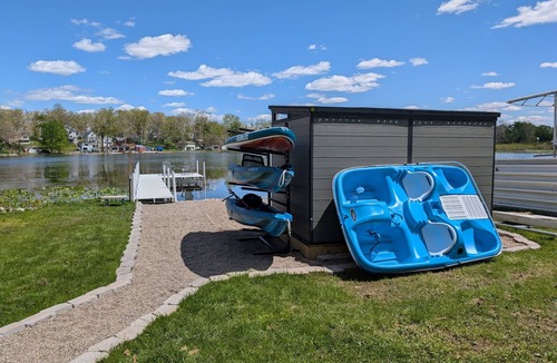 Leesburg House | Sunrise on Sawmill - Kayaks, Paddleboat, Firepit, Arcade!