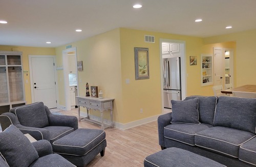 South Haven House | Sunset Haven - Walk to South Beach Blue Stairs, Park, Town - Renovated 2023