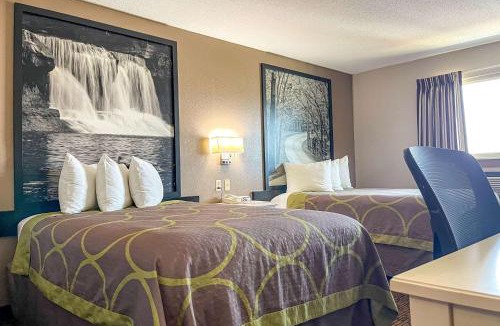 Beech Grove Hotel | Super 8 by Wyndham Indianapolis Emerson