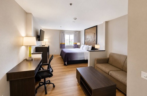 Monee Hotel | Super 8 by Wyndham Monee