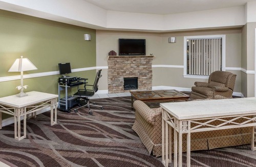 Rochester Hotel | Super 8 by Wyndham Rochester