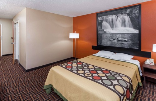 Rochester Hotel | Super 8 by Wyndham Rochester