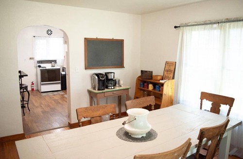 Goshen House | Superb 5-bedroom farmhouse in Goshen with WiFi, AC