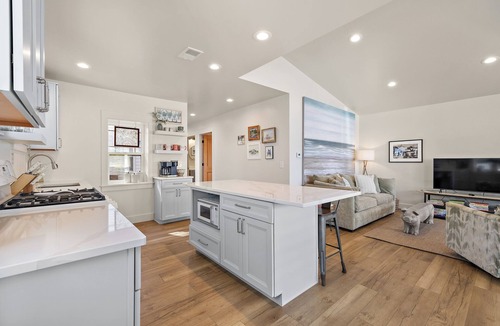 Bluffton House | Surf Shack on the Channel Cozy Fall Escape, Waterfront Views & Fire Pit