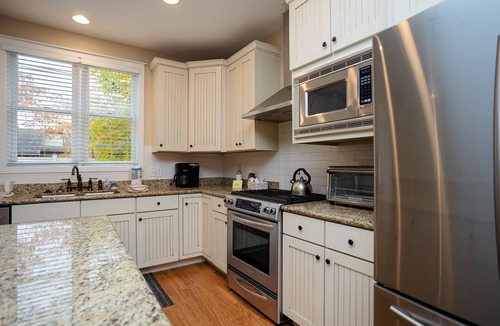 Michigan City House | Sweet Retreat is perfect for gathering with family and friends-close to beach