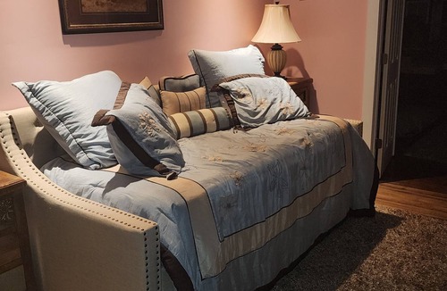 Niles House | The 3R Bed N Breakfast SCHOOL HOUSE SUITES