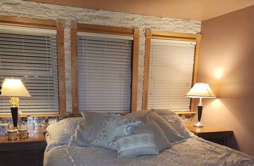 Niles House | The 3R Bed N Breakfast SCHOOL HOUSE SUITES
