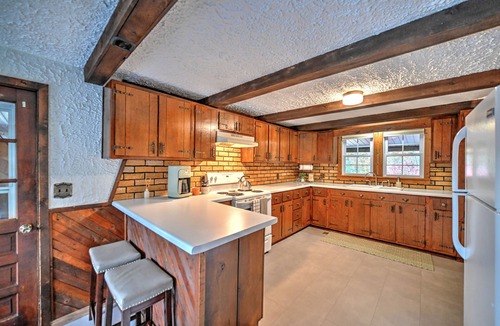 Middlebury House | The Back Porch Haven Stay in Amish Country yet close to Notre Dame