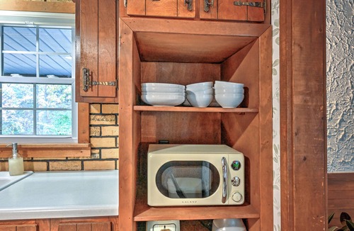 Middlebury House | The Back Porch Haven Stay in Amish Country yet close to Notre Dame