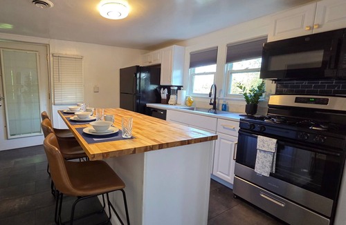 Whiting Apartment | The Beach Loft - 5 min from Whihala Beach, 30 min. from Chicago Navy Pier