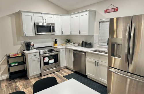 Muncie Cottage | The Cardinal. Newly built 1-bedroom cottage w/WiFi and AC in delightful Muncie