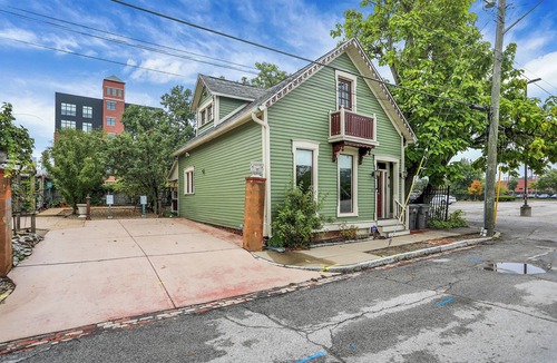 Babe Denny House | The Carriage House at The Birdhouse on Meridian.