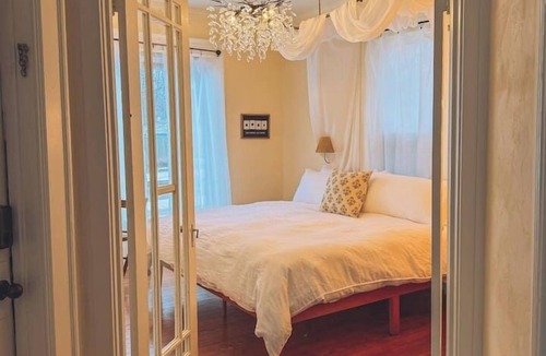 Niles Apartment | The Desperado Lounge @ Renegade Hideaways