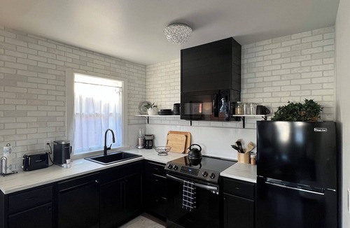 Saint Joseph Apartment | The Fairway Suite - Modern Chic Historic Downtown - 1 bed 1 bath - 30+ Day Stay