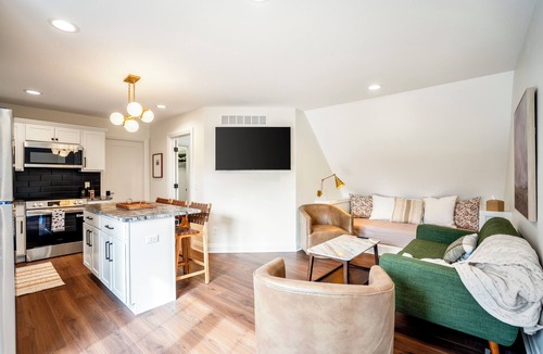 Bowling Green House | THE FALCON, a stylish retreat above the garage featuring an open-concept living area and fully equipped kitchen. Minutes from BGSU, dining, and shops, with a shared backyard with PUTTING GREEN!