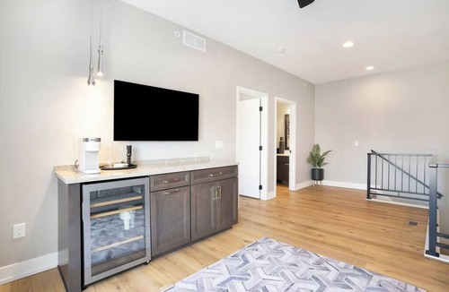 Holland Condo | The George and Evelyn on 8th, George 203