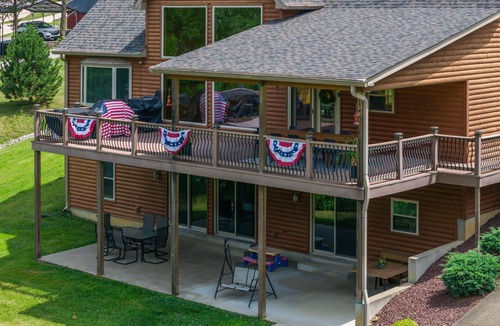 Clarkson House | The Hawk's Nest, 2 Acre 7 Bedroom 5 bath property with 15 beds.