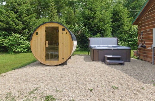 Harbert Cabin | The Hideout Cabin | Firepit | Nature | Pet-Friendly