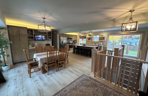 Saugatuck House | The Mason Jar 4BR/3BA Steps to Downtown, Hot Tub, Family-Friendly, Dog-Welcoming