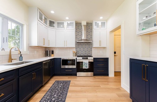 Northeast South Bend House | The Modern Irish - 4B 3.5BA - 1 mi to ND Stadium