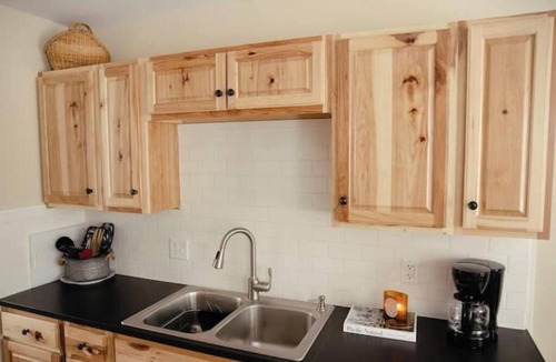 Saugatuck House | The Nook. Bright & Private. Walkable to downtown with fenced in yard & hot tub