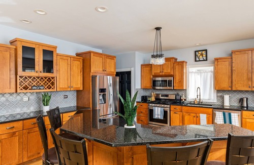 Michigan City House | The Sheridan Grand | 8 Bedrooms | Pet Friendly | Hot Tub | Sauna