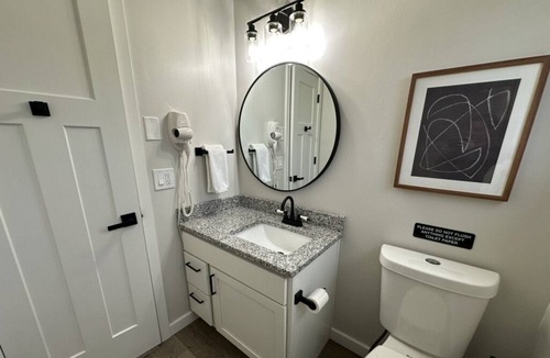 Fruitport Apartment | The Getaway on Spring Lake! Unit 1 - 1 bedrm - 1 bath - NEW - Lake property
