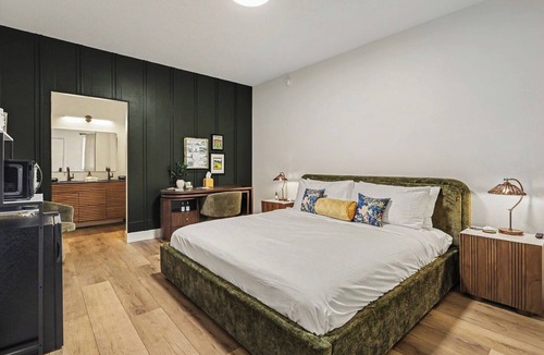 Bridgman Hotel | The Warren Hotel