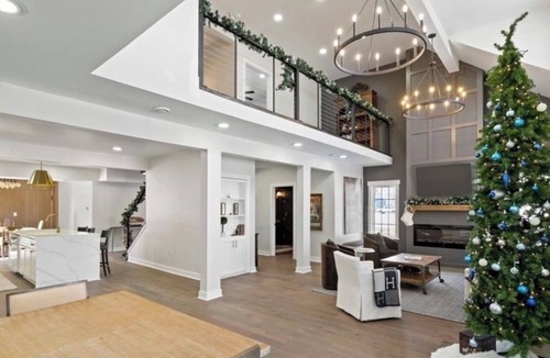 Lebanon House | There is no better location in Lebanon!