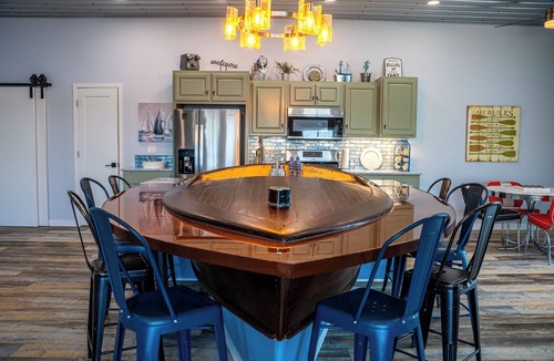 Leesburg House | Tippy Lake Retreat - Kayaks, Bonfires & Lake Views - Sleeps 12!
