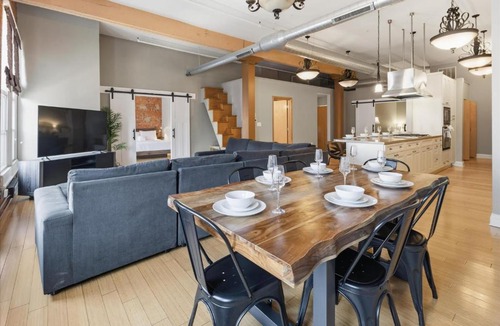Wholesale District House | Top Floor Loft 4 Bedrooms and 2 000 sq ft