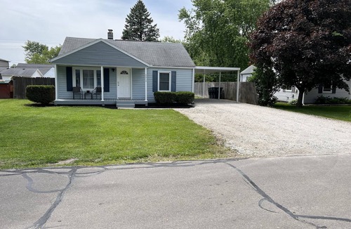 Muncie House | Top-Rated Home Near Ball State & IU Hospital- Summer Specials