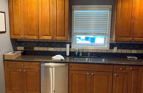Pontiac House | Traveling workers perfect home, 2 queen bedrooms and 1 queen bed in basement