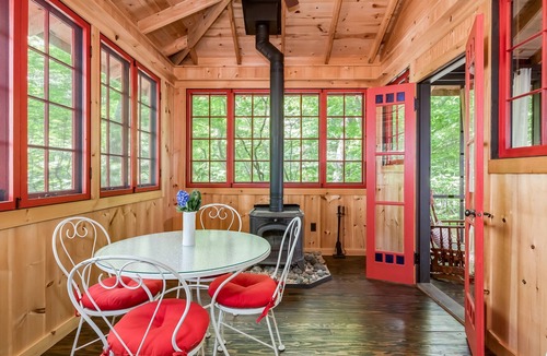 Saugatuck Cabin | Treetop Studio on the Dune/Outdoor Shower + Hot Tub/Glamping