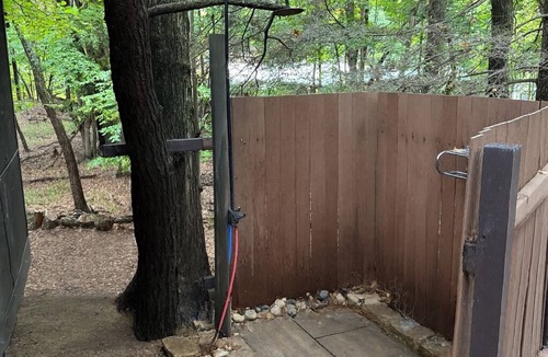 Saugatuck Cabin | Treetop Studio on the Dune/Outdoor Shower + Hot Tub/Glamping