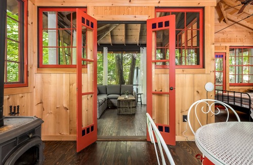 Saugatuck Cabin | Treetop Studio on the Dune/Outdoor Shower + Hot Tub/Glamping