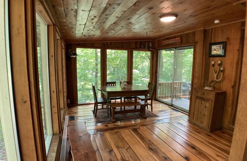 Highland  Vermillion County Cabin | Treetops Cabin in the Woods!