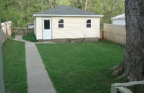 Saint Joseph House | TWO HOUSES TO LAKE MICHIGAN- downstairs three bedroom unit (also see 309683)
