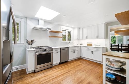 New Buffalo Cottage | Union Pier Beach Style Cottage Close to Lake Michigan!