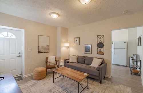 Marion Apartment | University Suite "B"