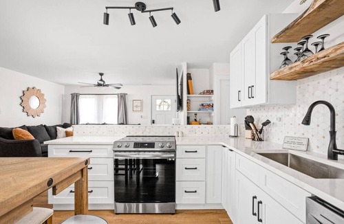 Noblesville House | Updated 3BR near Ruoff & Downtown
