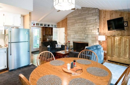 Holland Cabin | Updated Cozy Cabin near Lake Michigan