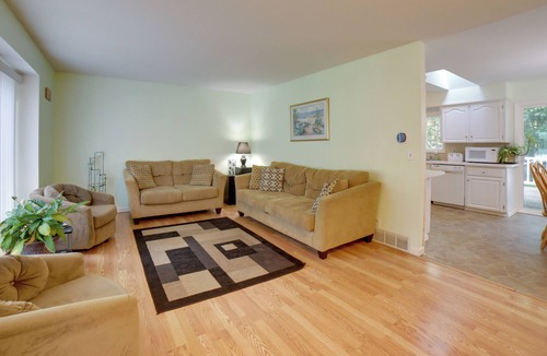 Holland House | Updated Holland Home w/ Yard Near Holland St. Park