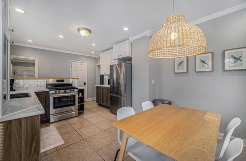 Jackson Apartment | Updated Modern & Spacious 2 bed Apartment Near Everything!