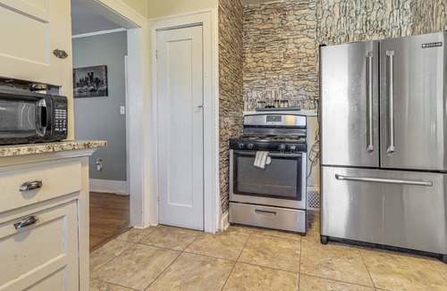 Jefferson Chalmers House | Urban Retreat 1 Mi to Riverfront! Detroit Duplex