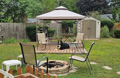 Harbert Cottage | Charming Dog-Friendly Cottage in Sawyer Near Lake Michigan Beaches & Wine Trail