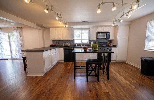 Near Northwest House | Vacation home, < 1 mile to University of Notre Dame, walk, bike or drive!