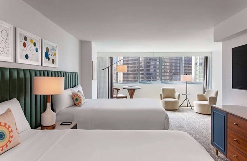 Downtown Chicago Hotel | Vacation Starts Here! Near Chicago Riverwalk and The River Theater, Pets Allowed