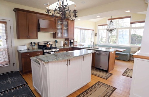 Holland House | Ventura Pines Cottage on Lake Michigan Great beach, View & yard. Legal STR.
