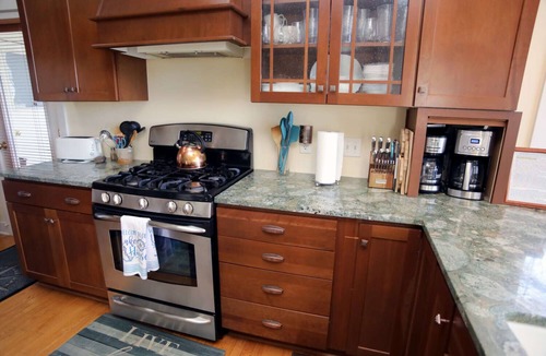Holland House | Ventura Pines Cottage on Lake Michigan Great beach, View & yard. Legal STR.